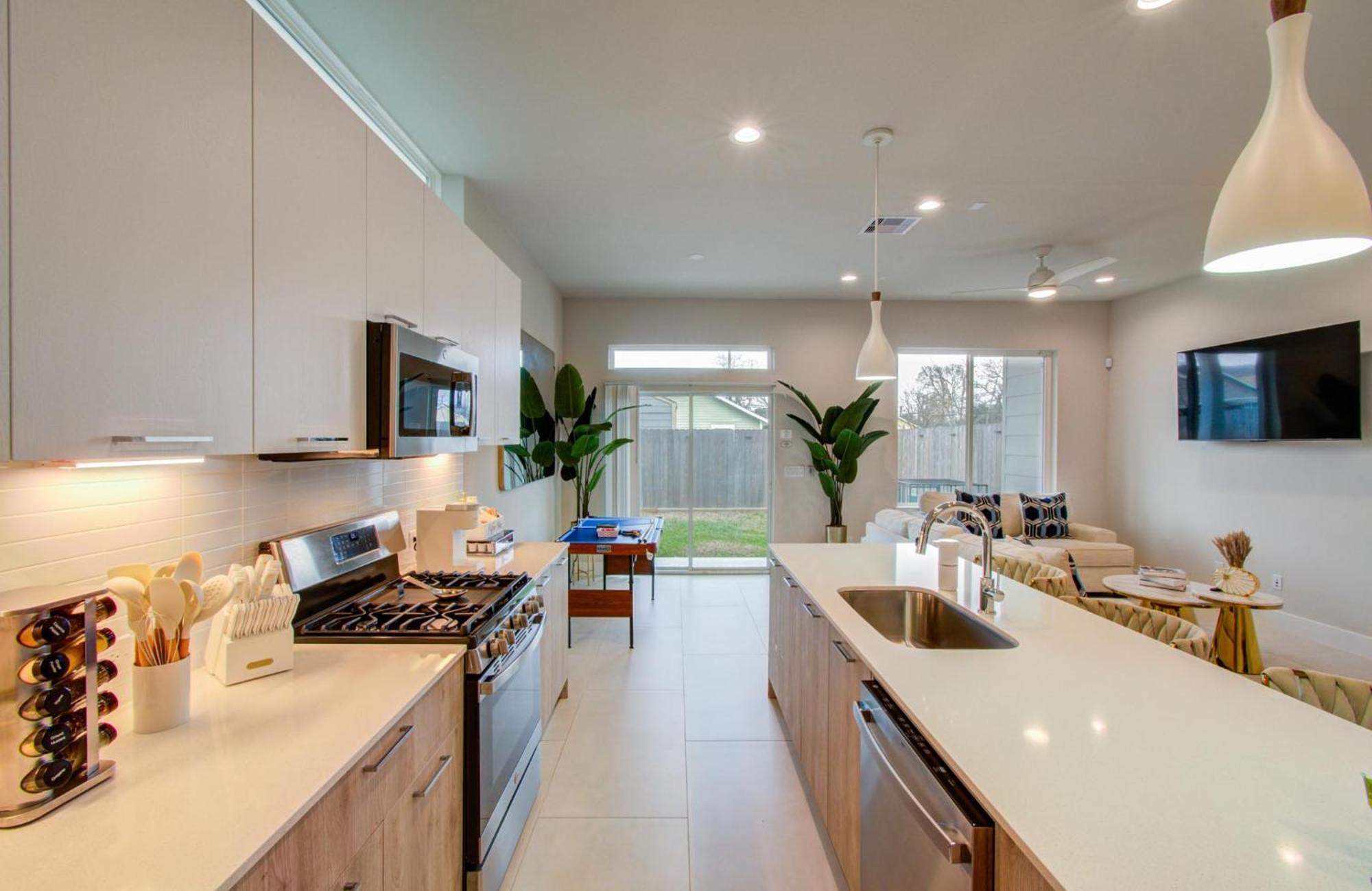 Comfort Exceed In This 3 Bedroom Premium In Houston!