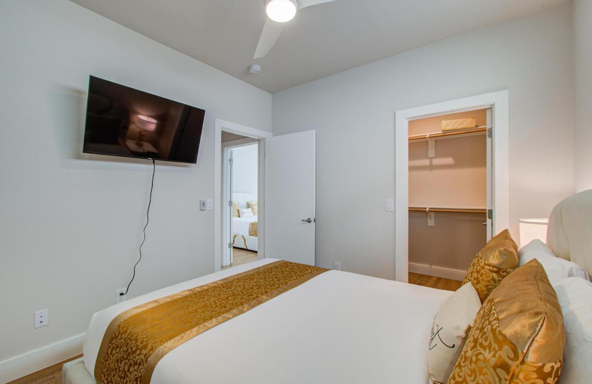 Comfort Exceed In This 3 Bedroom Premium In Houston! * Houston