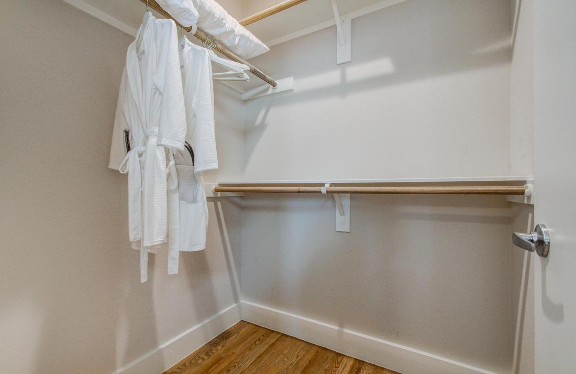Comfort Exceed In This 3 Bedroom Premium In Houston!