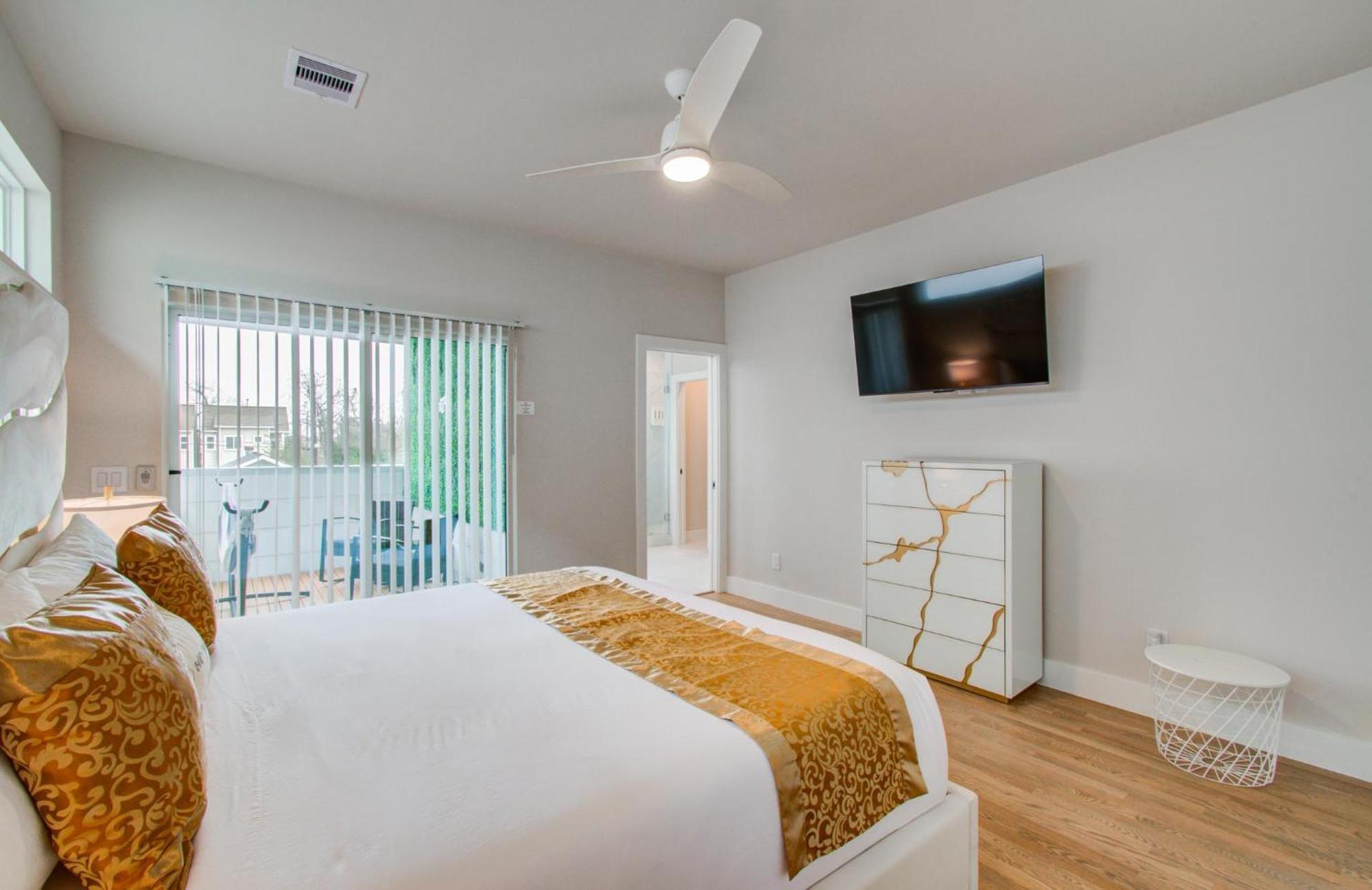 Holiday home Comfort Exceed In This 3 Bedroom Premium In Houston!