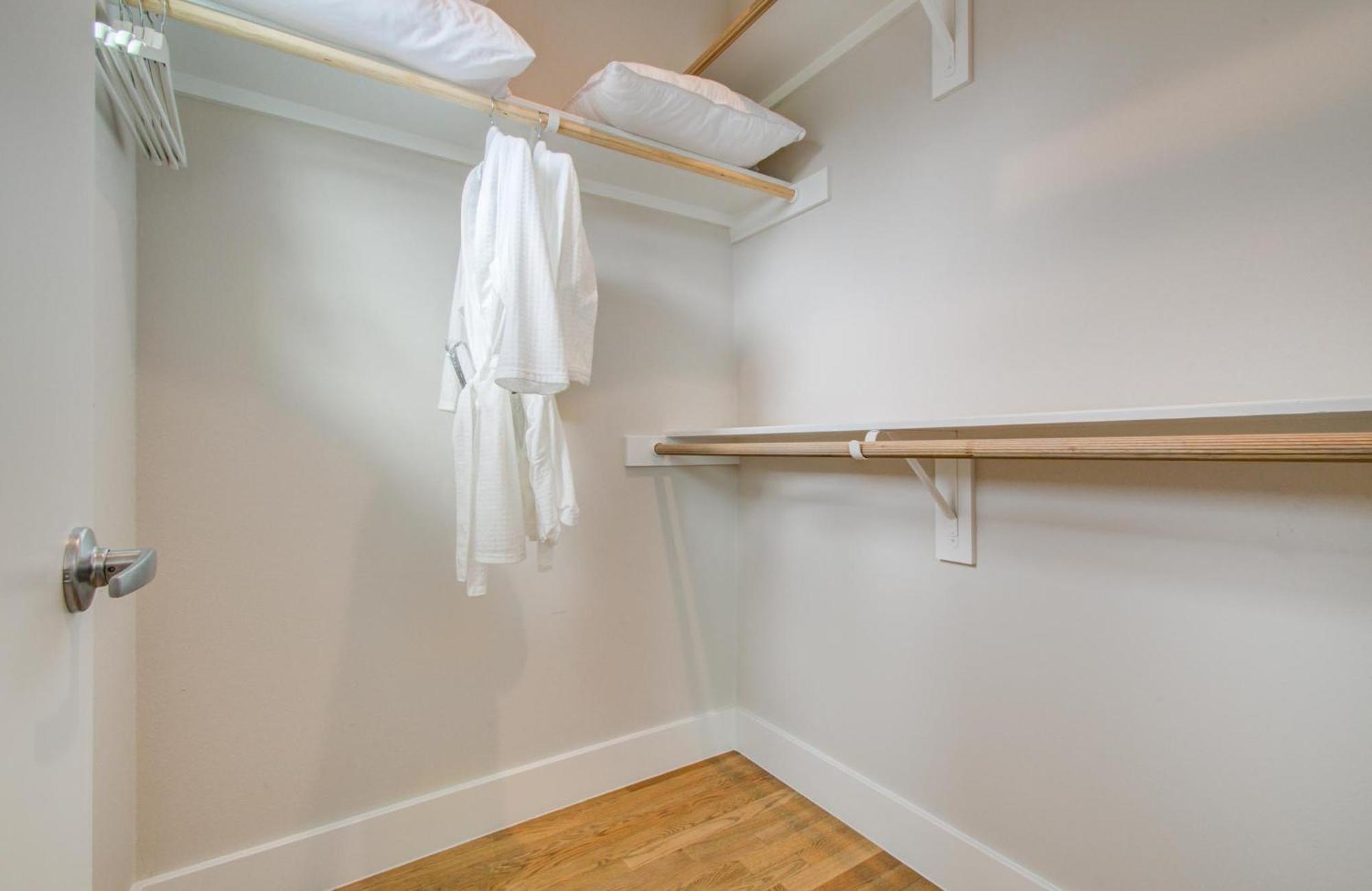 Comfort Exceed In This 3 Bedroom Premium In Houston! Houston